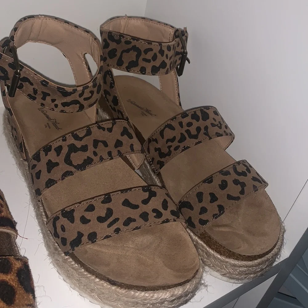 Universal Thread platform sandal - Picture 2 of 4